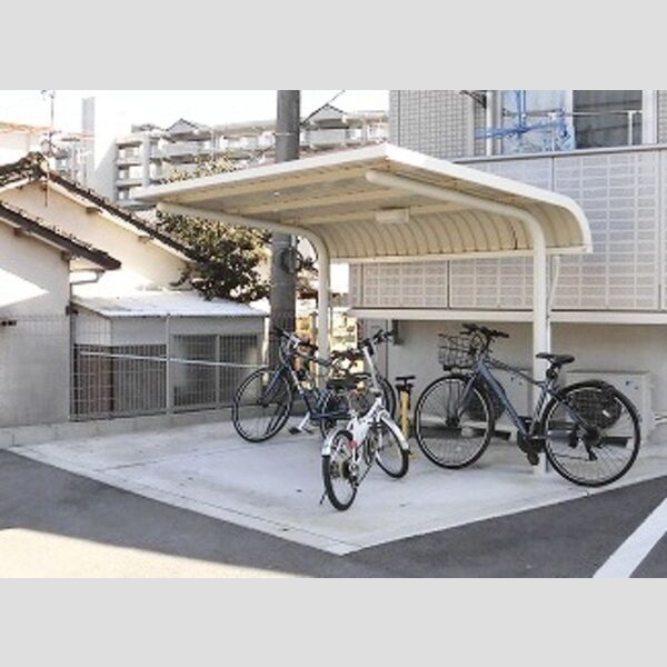 現地周辺 (駐輪場)