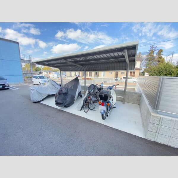 現地周辺 (駐輪場)