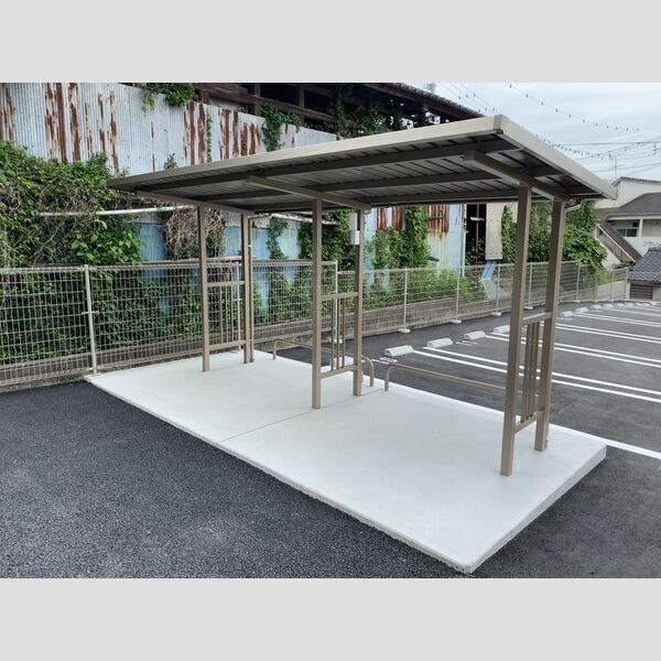 現地周辺 (駐輪場)