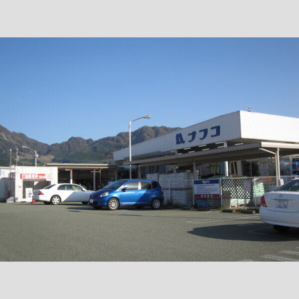 現地周辺 (ナフコ高森店657m)