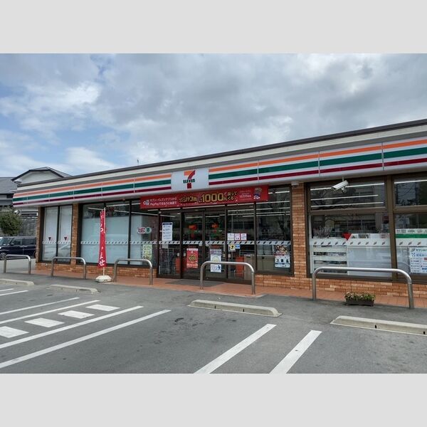 現地周辺 (セブンイレブン　熊本龍田小学校前店(1120m))