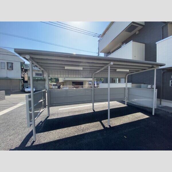 現地周辺 (駐輪場)