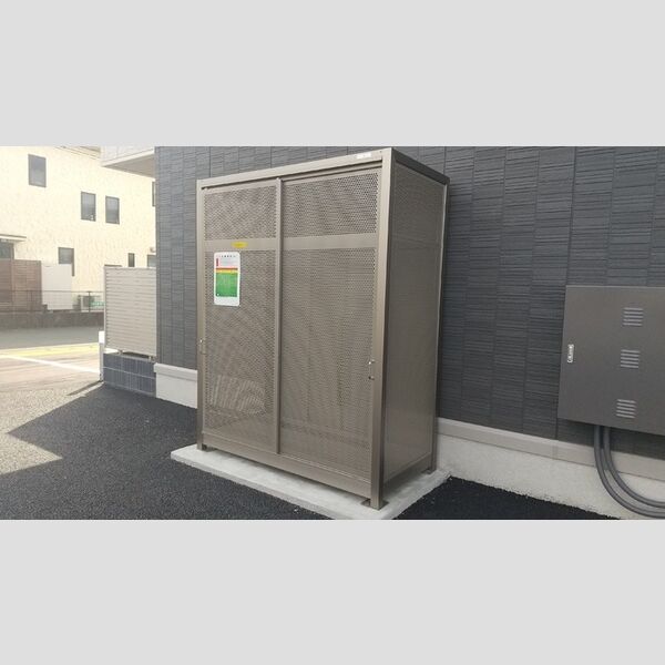 現地周辺 (ゴミ置き場)