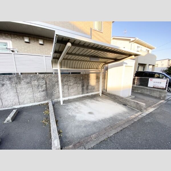 現地周辺 (駐輪場)