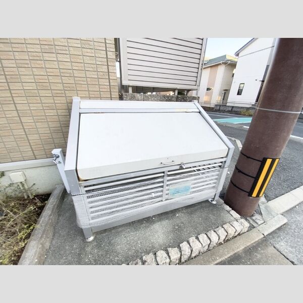 現地周辺 (ゴミ置き場)