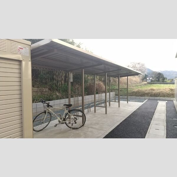 現地周辺 (駐輪場)