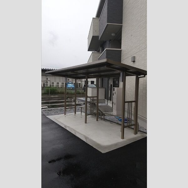 現地周辺 (駐輪場)