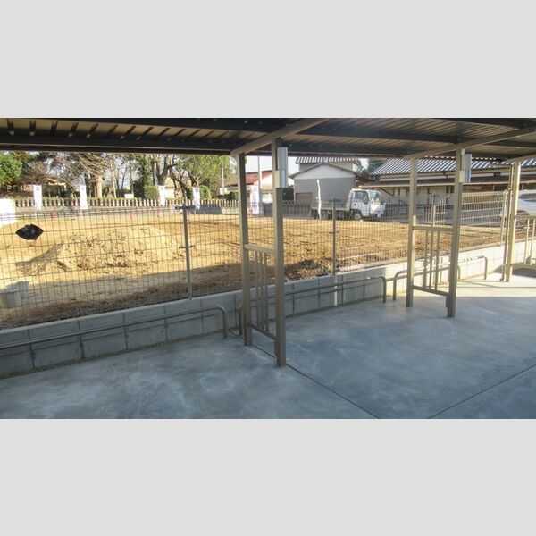 現地周辺 (駐輪場)