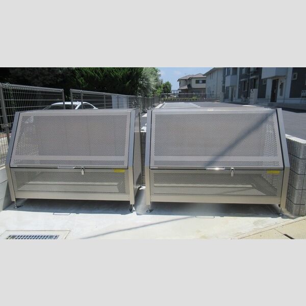 現地周辺 (ゴミ置き場)