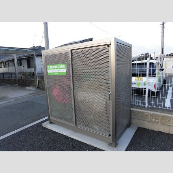 現地周辺 (ゴミ置場)