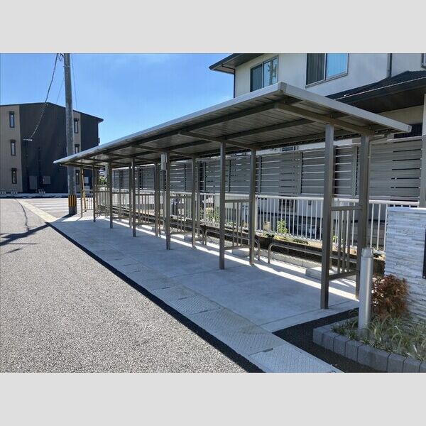 現地周辺 (駐輪場)