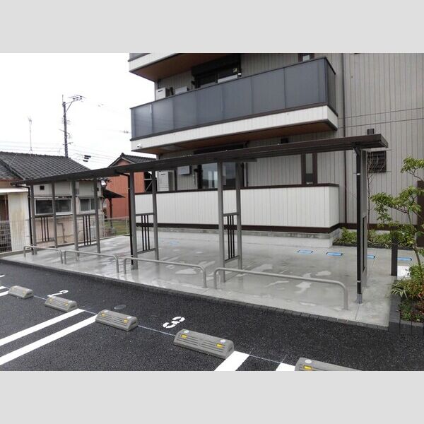 現地周辺 (駐輪場)