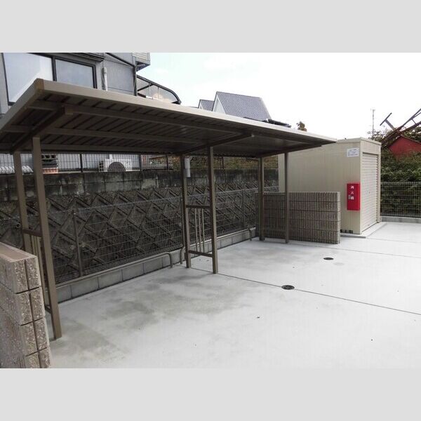 現地周辺 (駐輪場)