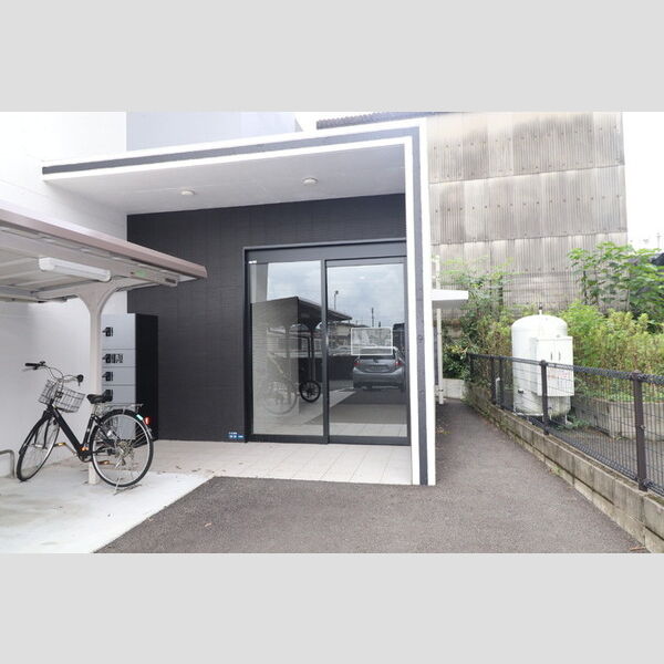 エントランス (エントランス)