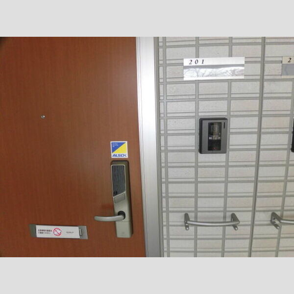 玄関 (201　カードキー)