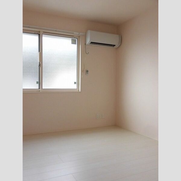 その他 (洋室にもエアコン付き!)