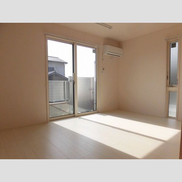 居室・リビング (エアコン付いてます!)