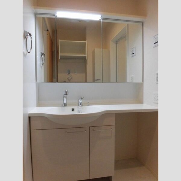 洗面所 (ワイドタイプの洗面台です!)