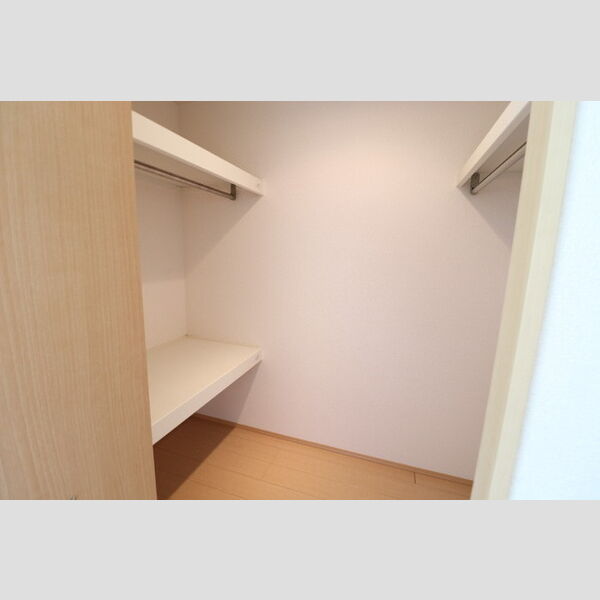 収納 (105ウォークインクローゼット)