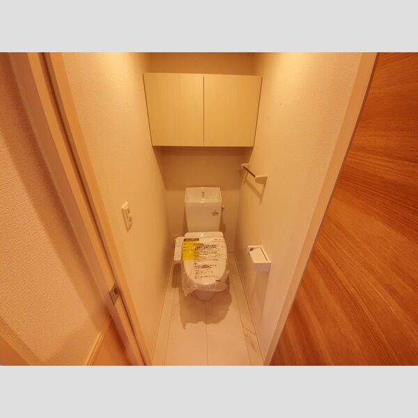 トイレ (温水洗浄機能付暖房便座)