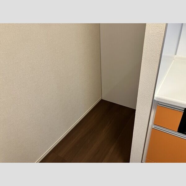 キッチン (冷蔵庫置場)