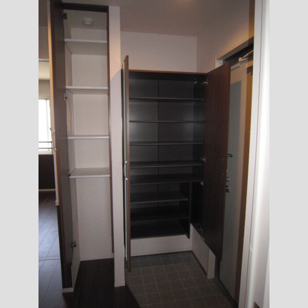 その他 (玄関収納)