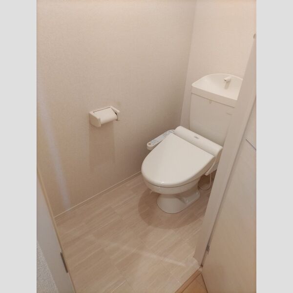 トイレ (トイレ)