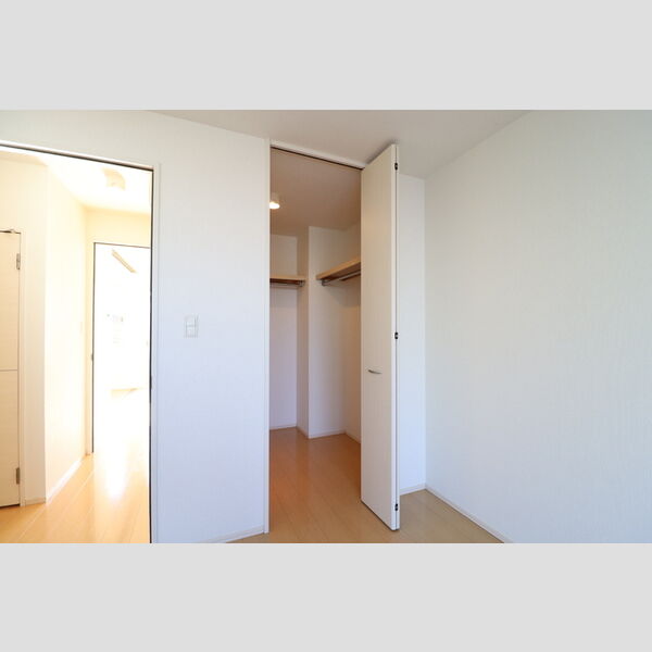 収納 (102ウォークインクローゼット)