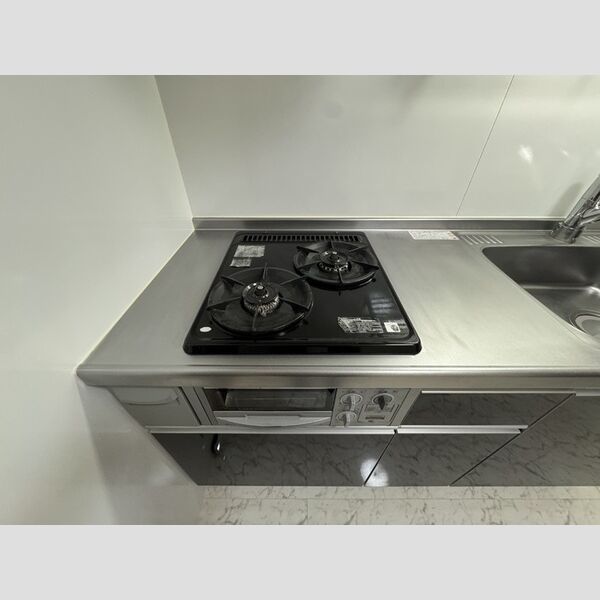 キッチン (2口ガスコンロ・グリル付き)