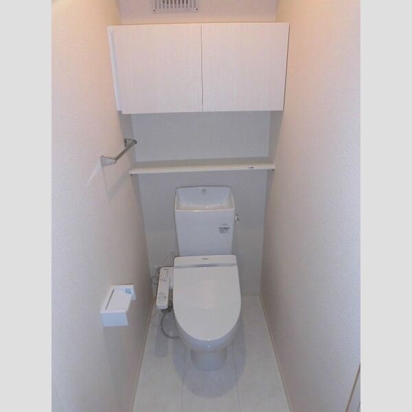 トイレ (トイレ)
