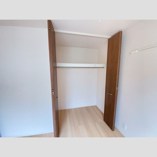 収納 (102クローゼット)