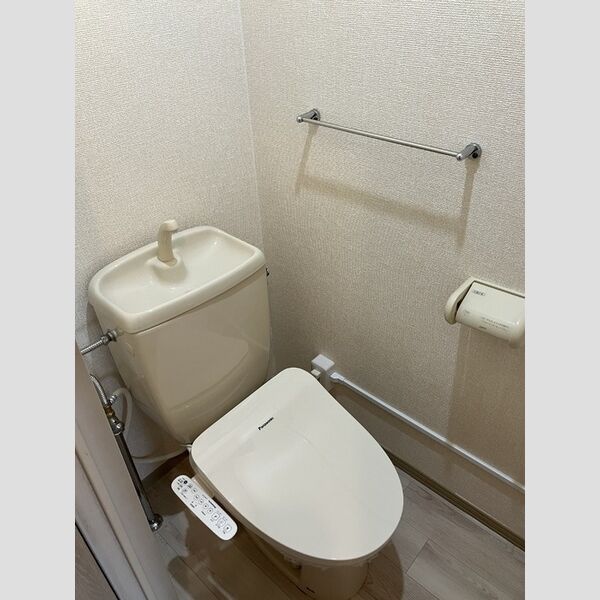 トイレ (102　温水洗浄暖房便座)