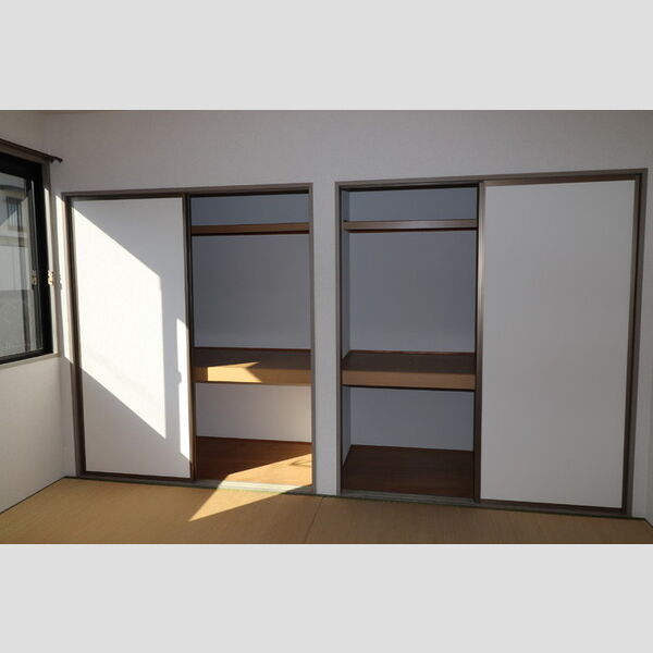収納 (押入)