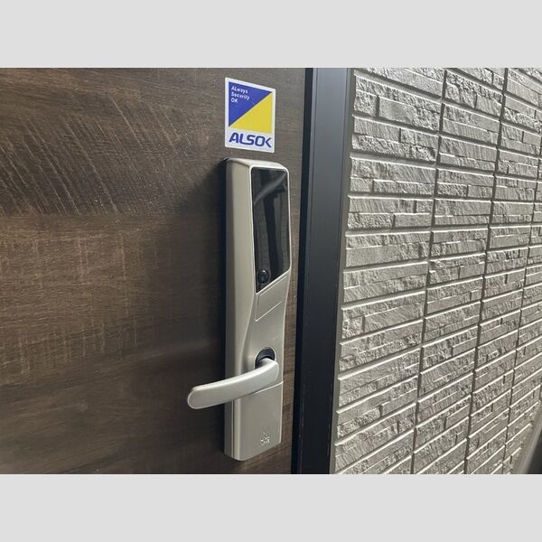 玄関 (202　カードキー)