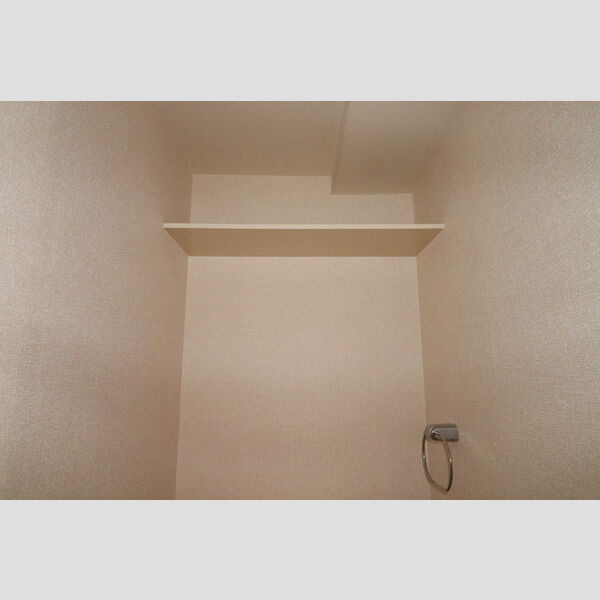 トイレ (トイレ)