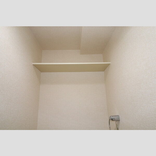 トイレ (トイレ)