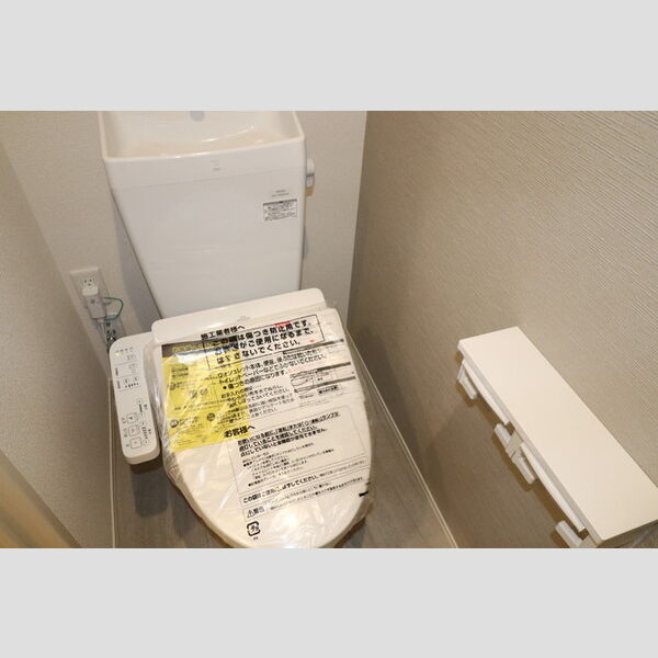 トイレ (温水洗浄暖房便座)