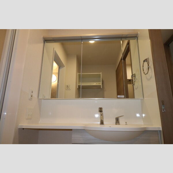 洗面所 (洗髪洗面化粧台)