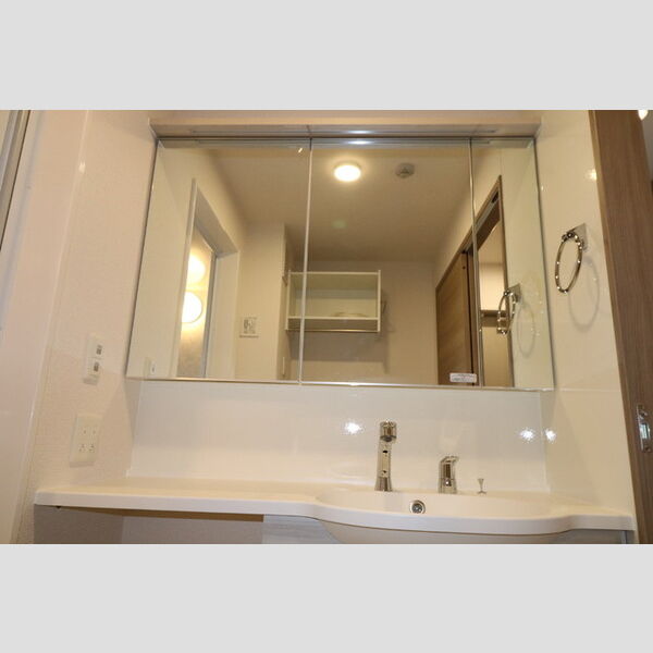 洗面所 (洗髪洗面化粧台)