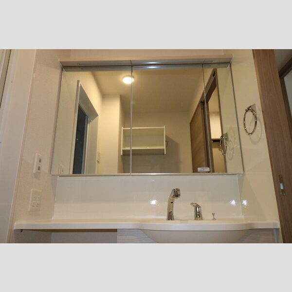 洗面所 (洗髪洗面化粧台)