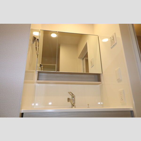 洗面所 (洗髪洗面化粧台)