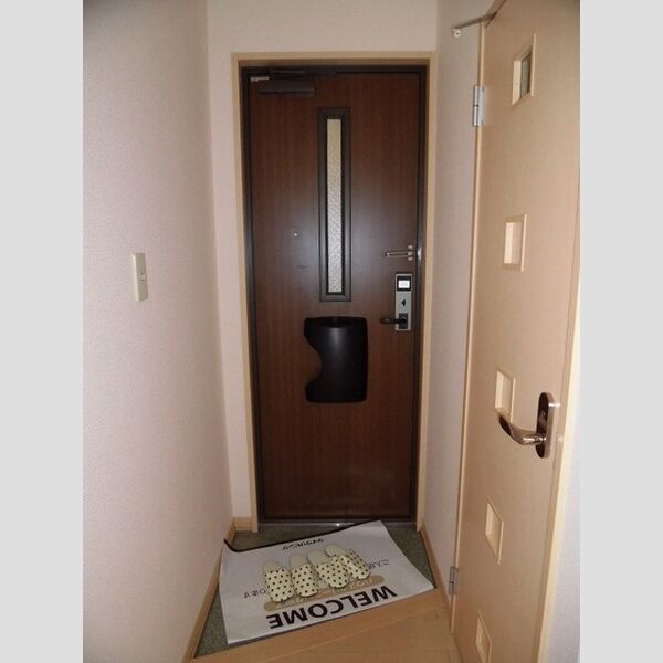 玄関 (収納あります!)