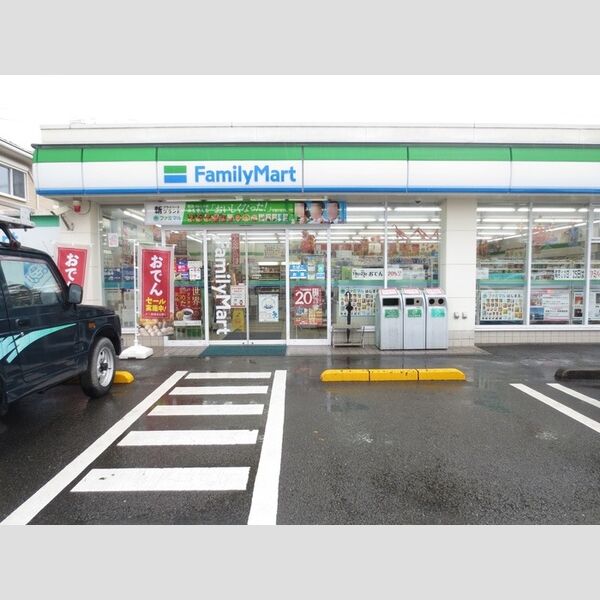 現地周辺 (ファミリーマート日ノ出町店)