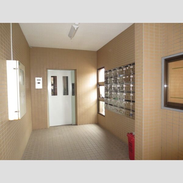 エントランス (集合ポスト　エレベーター)