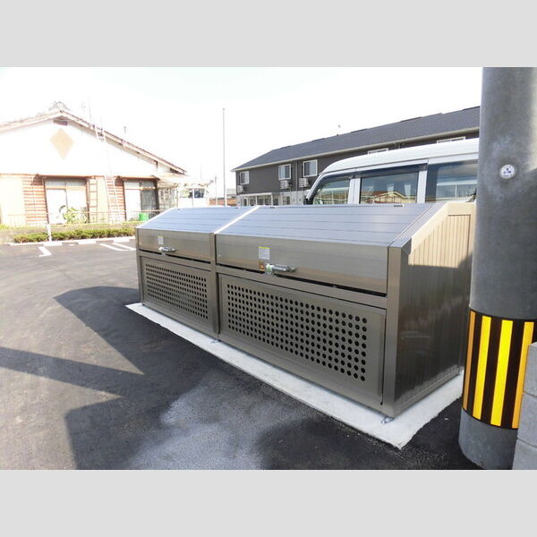 現地周辺 (ごみ庫)