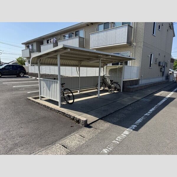 現地周辺 (駐輪場)