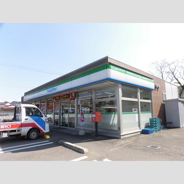 現地周辺 (ファミリィーマート　えびの飯野店　620m)