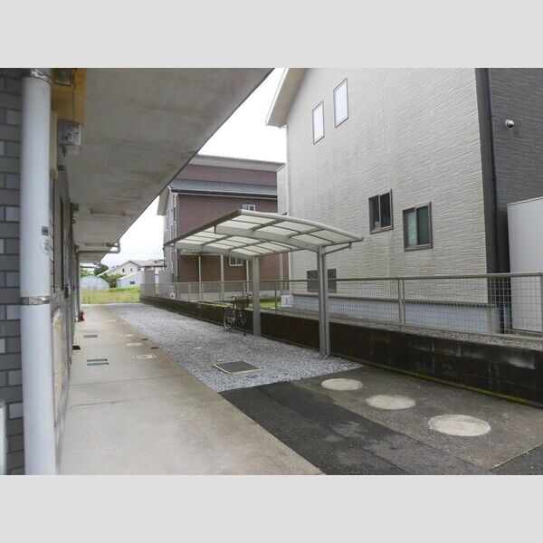 現地周辺 (駐輪場)