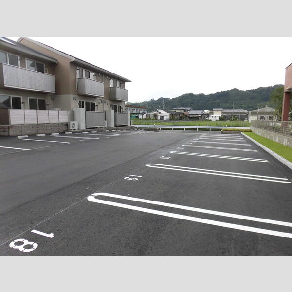 駐車場 (駐車場)