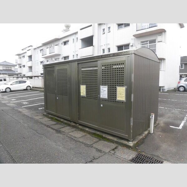現地周辺 (ゴミ置き場)